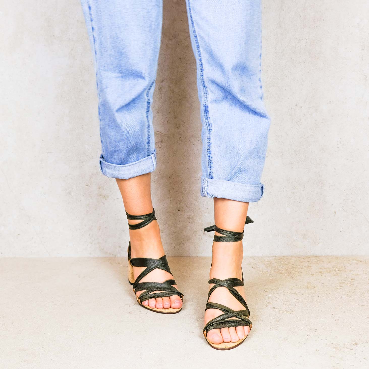 Desert-green_desert ribbons linten lintsandalen sandals travelsandals vegan sustainable sandals wikkelsandalen