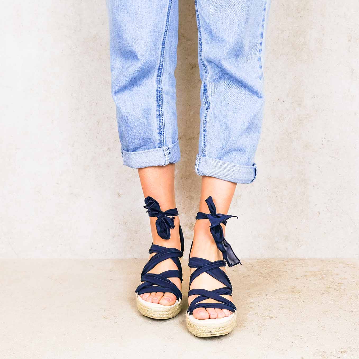 Oxford-blue_elegance ribbons linten lintsandalen sandals travelsandals vegan sustainable sandals wikkelsandalen
