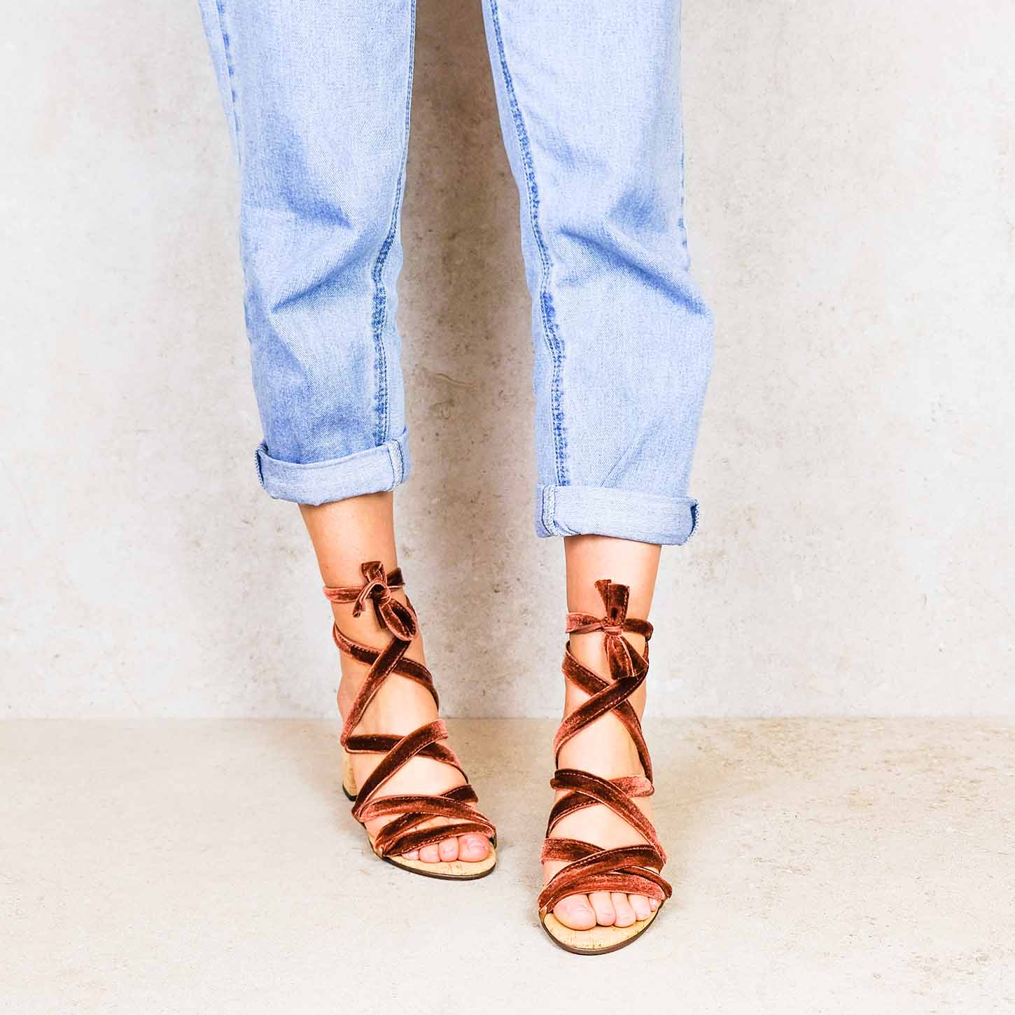 Red-velvet ribbons linten lintsandalen sandals travelsandals vegan sustainable sandals wikkelsandalen